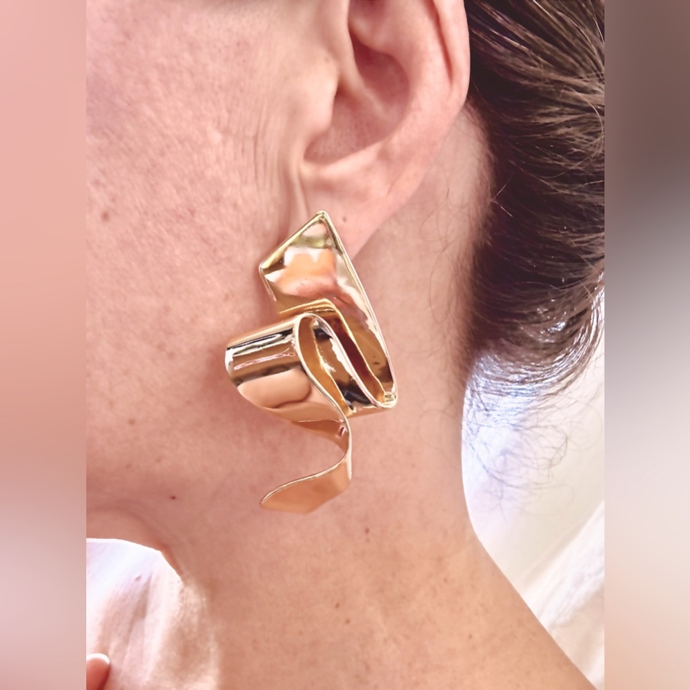 Gold BaubleBar Drop Earings